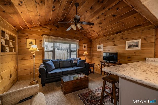 6 Lakeview Place, Middlefield, CT 06455