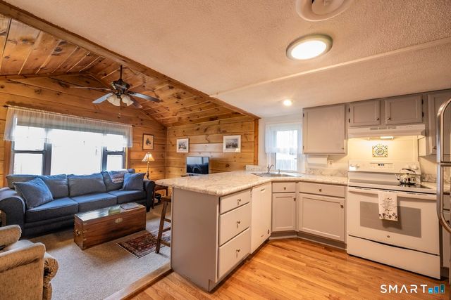 6 Lakeview Place, Middlefield, CT 06455