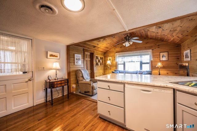 6 Lakeview Place, Middlefield, CT 06455