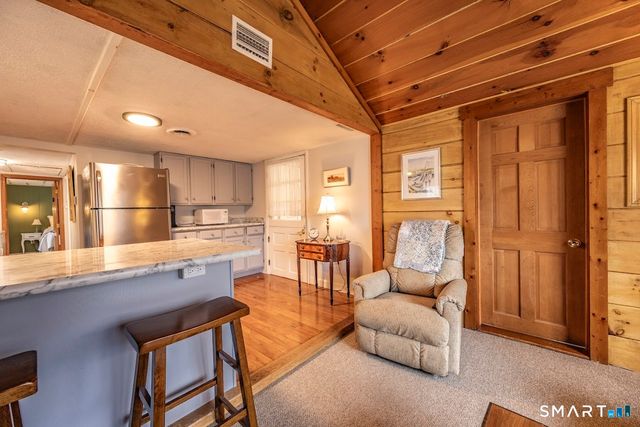 6 Lakeview Place, Middlefield, CT 06455