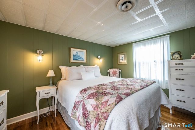 6 Lakeview Place, Middlefield, CT 06455