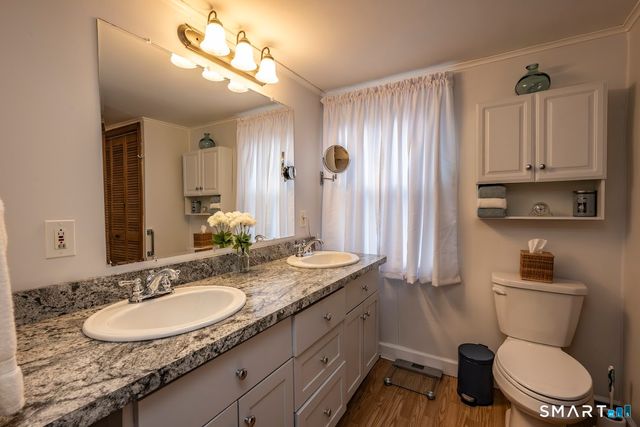 6 Lakeview Place, Middlefield, CT 06455