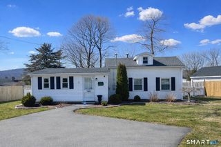 6 Lakeview Place, Middlefield, CT 06455