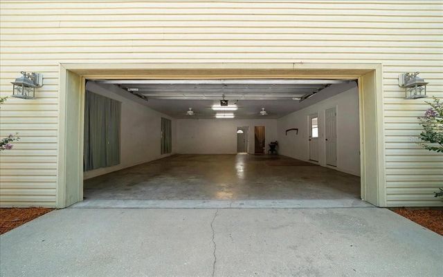 206 MALAUKA RADIAL, Ocklawaha, FL 32179