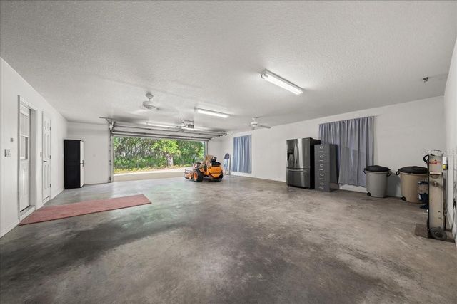 206 MALAUKA RADIAL, Ocklawaha, FL 32179