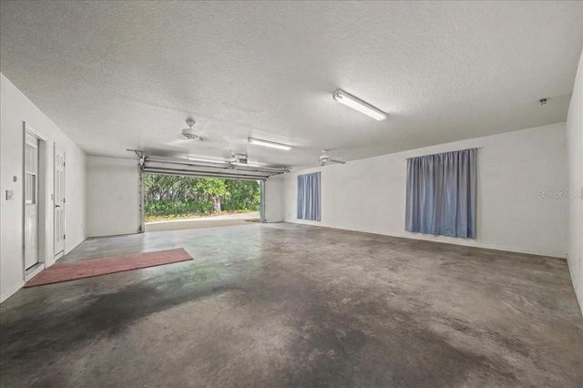 206 MALAUKA RADIAL, Ocklawaha, FL 32179