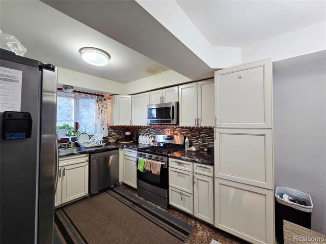 36177 Waltham Drive, Sterling Heights, MI 48310