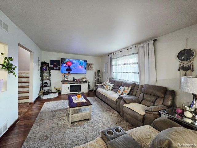 36177 Waltham Drive, Sterling Heights, MI 48310