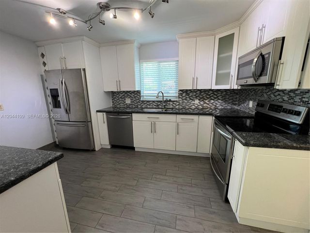 432 Palmetto Dr 0, Miami Springs, FL 33166