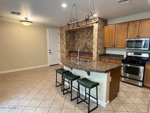 2909 N 48TH Street, Phoenix, AZ 85018