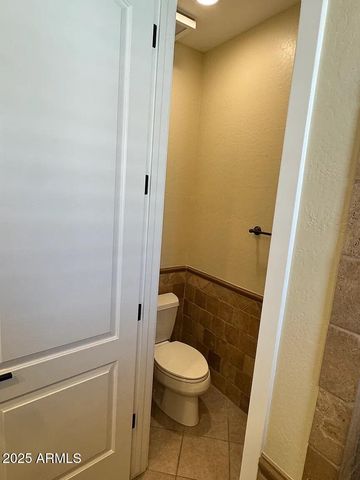 2909 N 48TH Street, Phoenix, AZ 85018