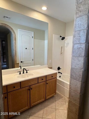 2909 N 48TH Street, Phoenix, AZ 85018