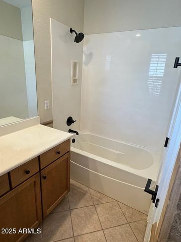 2909 N 48TH Street, Phoenix, AZ 85018