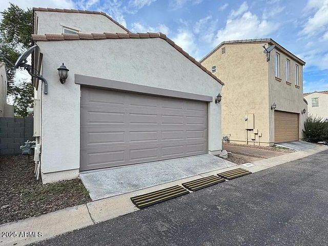 2909 N 48TH Street, Phoenix, AZ 85018