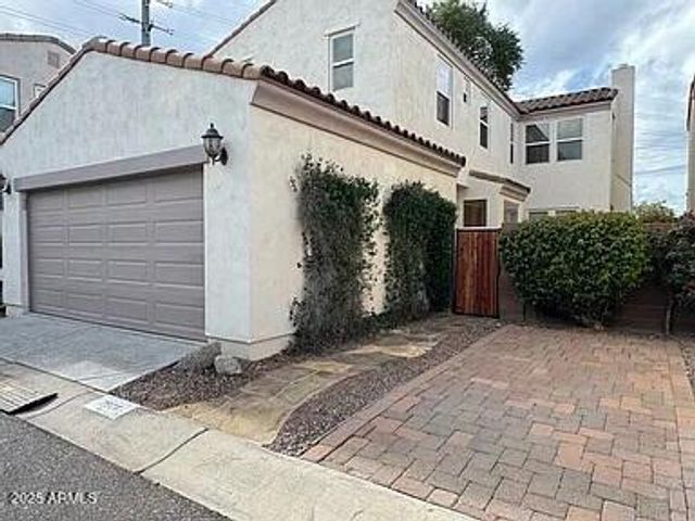 2909 N 48TH Street, Phoenix, AZ 85018