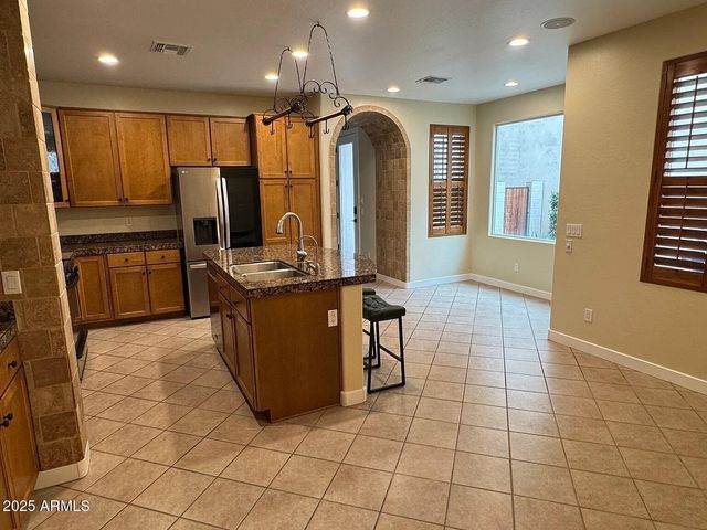 2909 N 48TH Street, Phoenix, AZ 85018