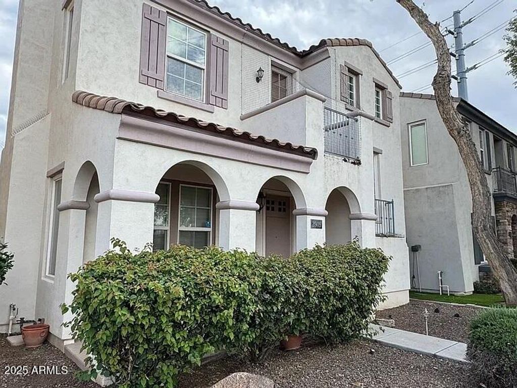 2909 N 48TH Street, Phoenix, AZ 85018