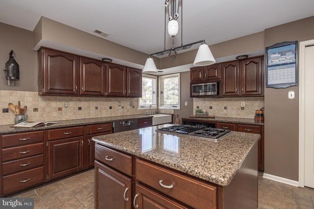 895 SLATE HILL RD, Yardley, PA 19067