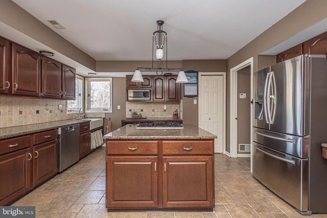 895 SLATE HILL RD, Yardley, PA 19067