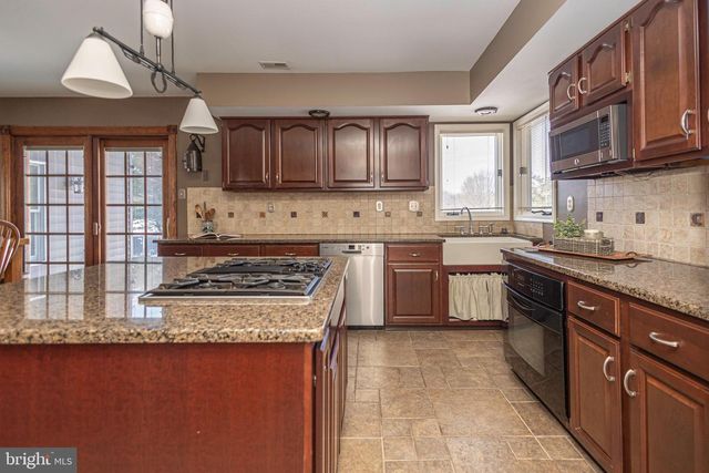 895 SLATE HILL RD, Yardley, PA 19067