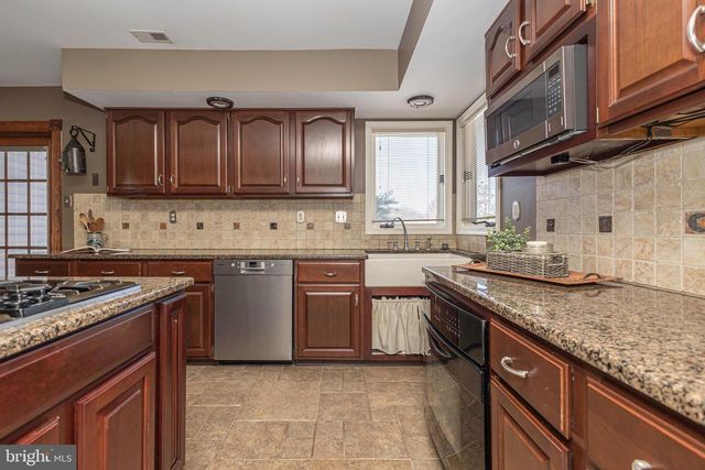 895 SLATE HILL RD, Yardley, PA 19067