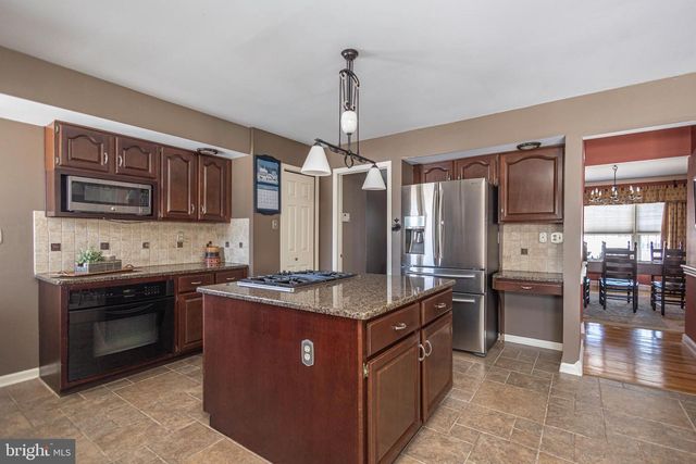 895 SLATE HILL RD, Yardley, PA 19067