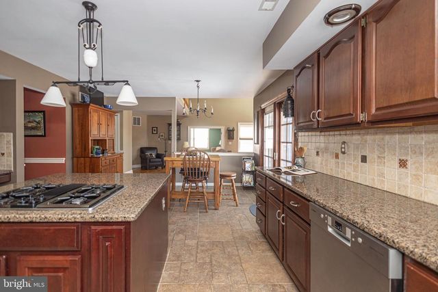 895 SLATE HILL RD, Yardley, PA 19067