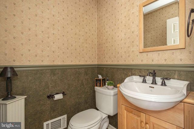 895 SLATE HILL RD, Yardley, PA 19067