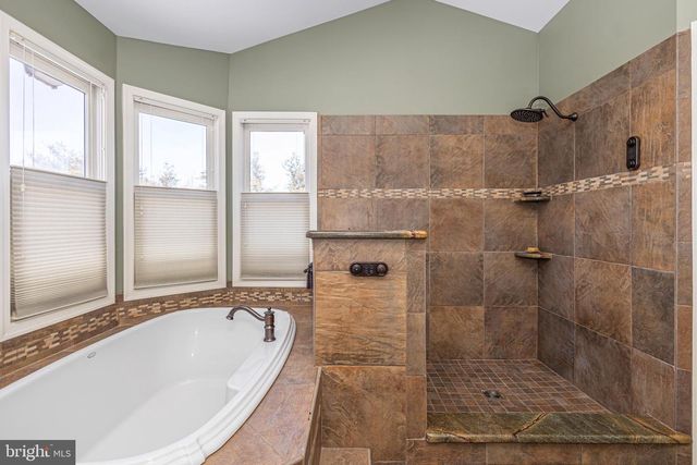 895 SLATE HILL RD, Yardley, PA 19067