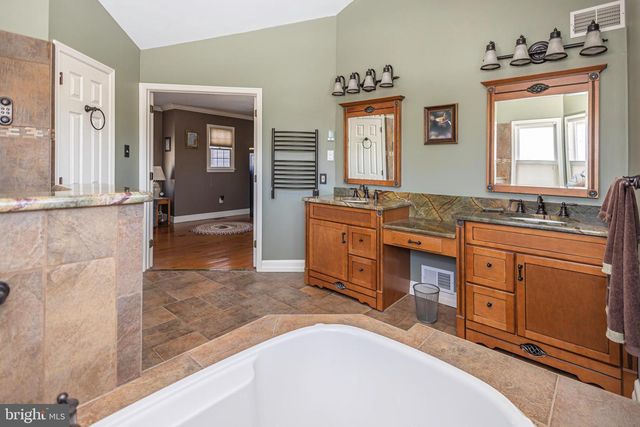 895 SLATE HILL RD, Yardley, PA 19067