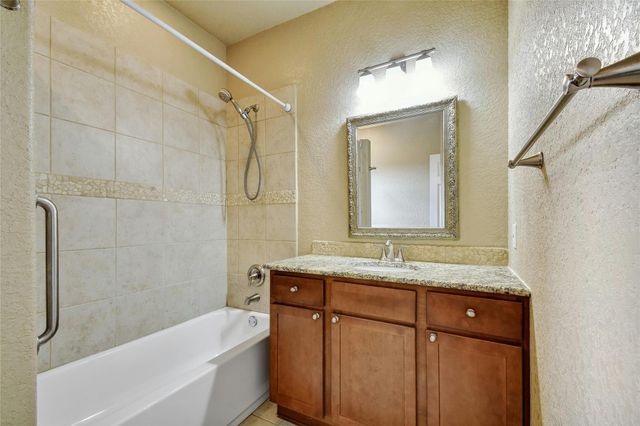 1007 Meckell DR, Canyon Lake, TX 78133