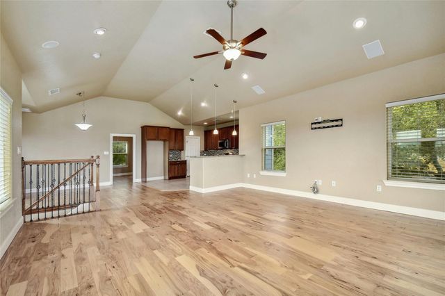 1007 Meckell DR, Canyon Lake, TX 78133