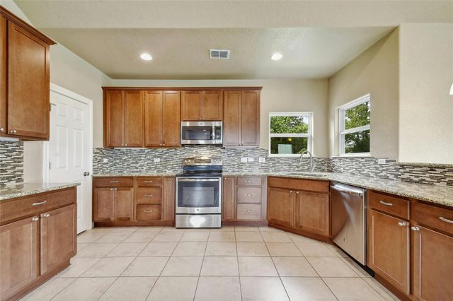 1007 Meckell DR, Canyon Lake, TX 78133