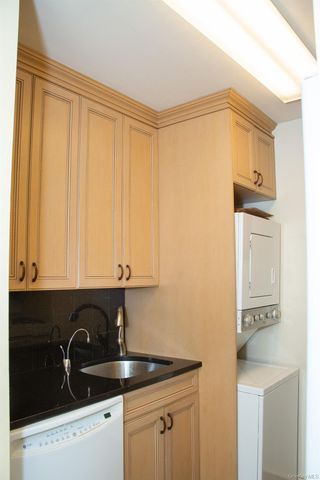 26910 Grand Central Parkway 22F, Floral Park, NY 11005