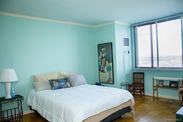 26910 Grand Central Parkway 22F, Floral Park, NY 11005