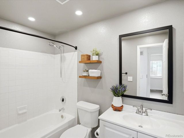 5407 S Xenon St, Littleton, CO 80127