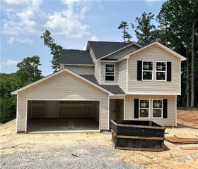 373 Aztec Drive, Winston-salem, NC 27107