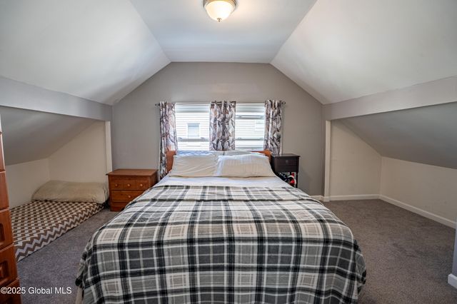 818 Bedford Road, Schenectady, NY 12308