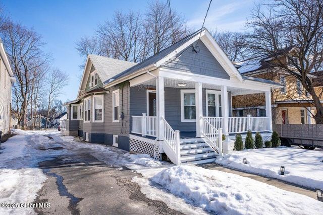 818 Bedford Road, Schenectady, NY 12308