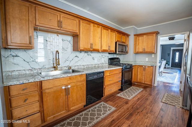 818 Bedford Road, Schenectady, NY 12308