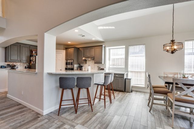 611 Creekwood Lane, Grand Prairie, TX 75052