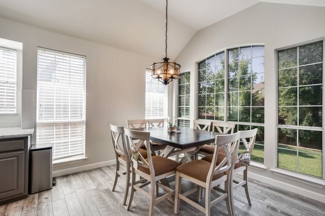 611 Creekwood Lane, Grand Prairie, TX 75052