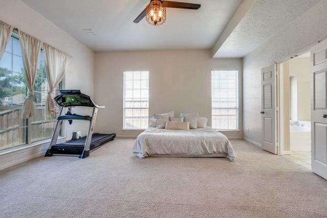 611 Creekwood Lane, Grand Prairie, TX 75052
