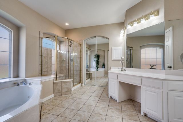 611 Creekwood Lane, Grand Prairie, TX 75052