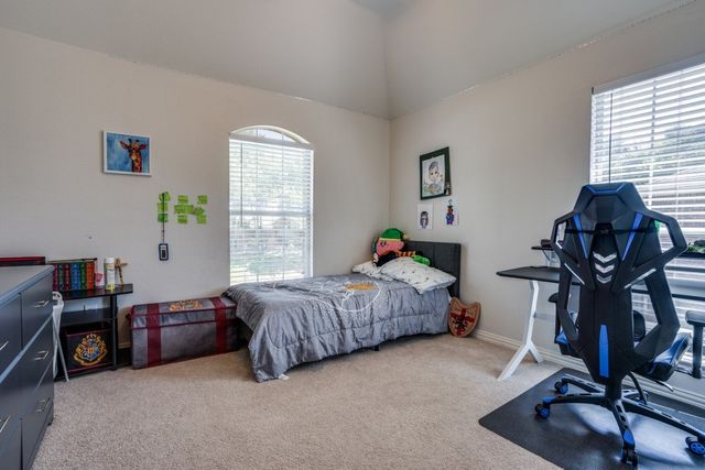 611 Creekwood Lane, Grand Prairie, TX 75052