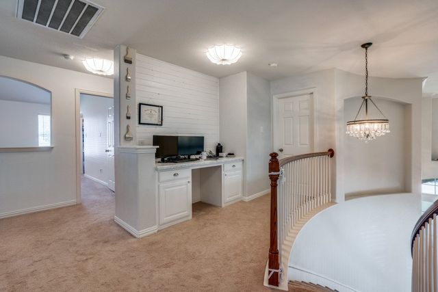611 Creekwood Lane, Grand Prairie, TX 75052