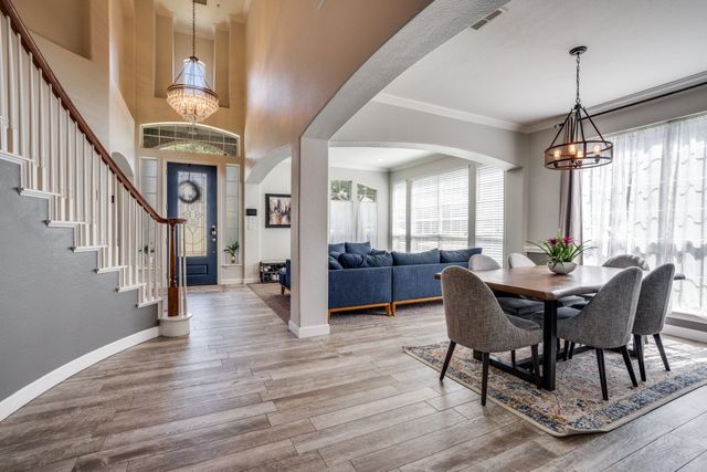 611 Creekwood Lane, Grand Prairie, TX 75052