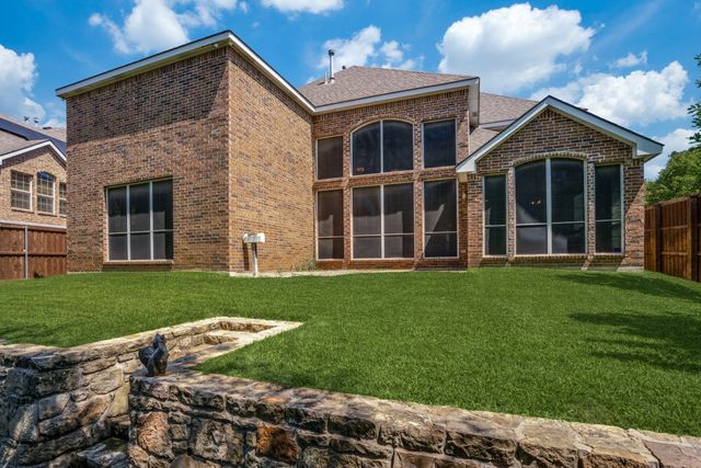611 Creekwood Lane, Grand Prairie, TX 75052