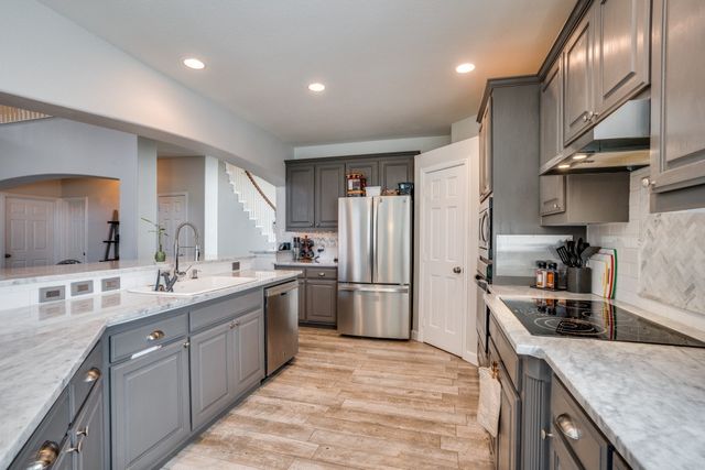 611 Creekwood Lane, Grand Prairie, TX 75052