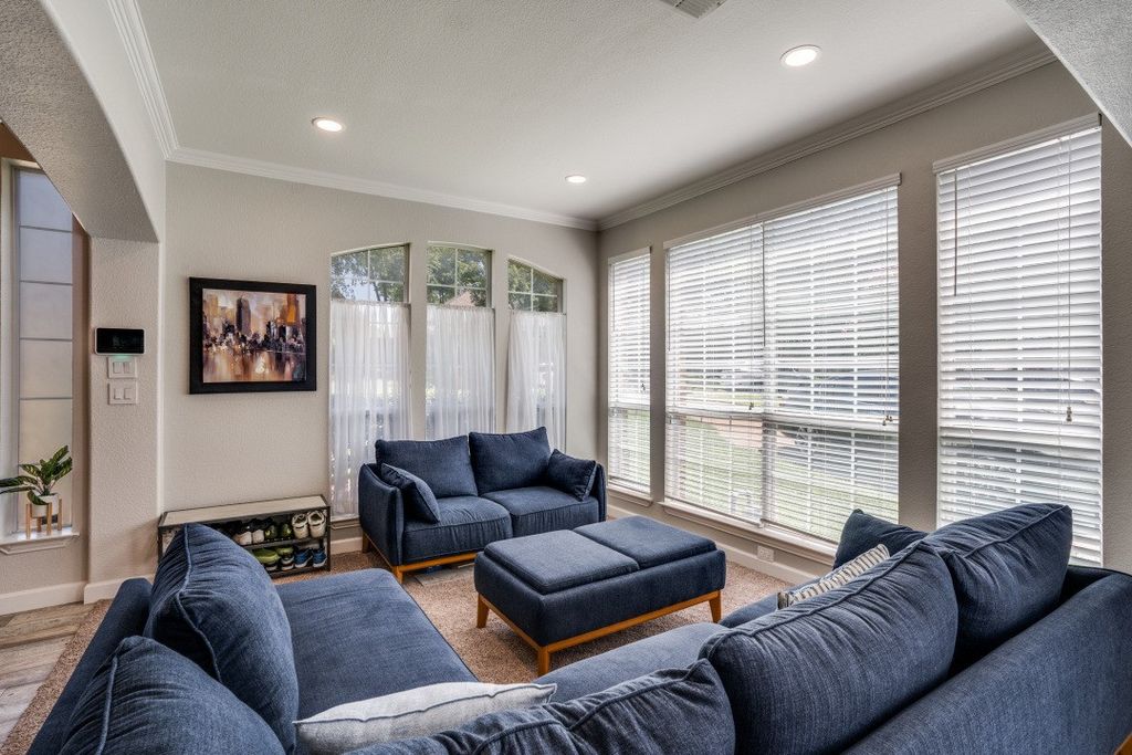 611 Creekwood Lane, Grand Prairie, TX 75052 — photo 4